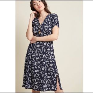 ModCloth x Louche Navy Floral Midi-Dress — Size 6